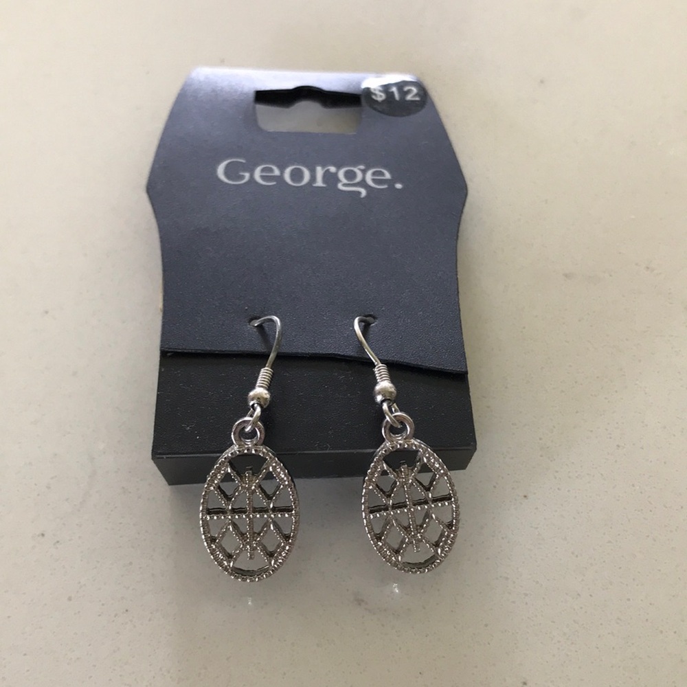 Fashion dangly earrings
